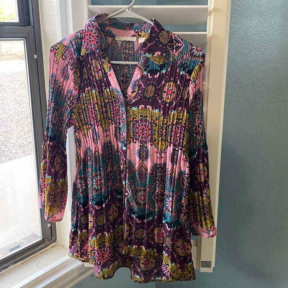 Multi colored top - Picture 1 of 7